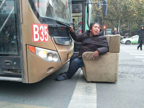 碰瓷也有'行规'？内部人员透露这三类车他们几乎不敢碰